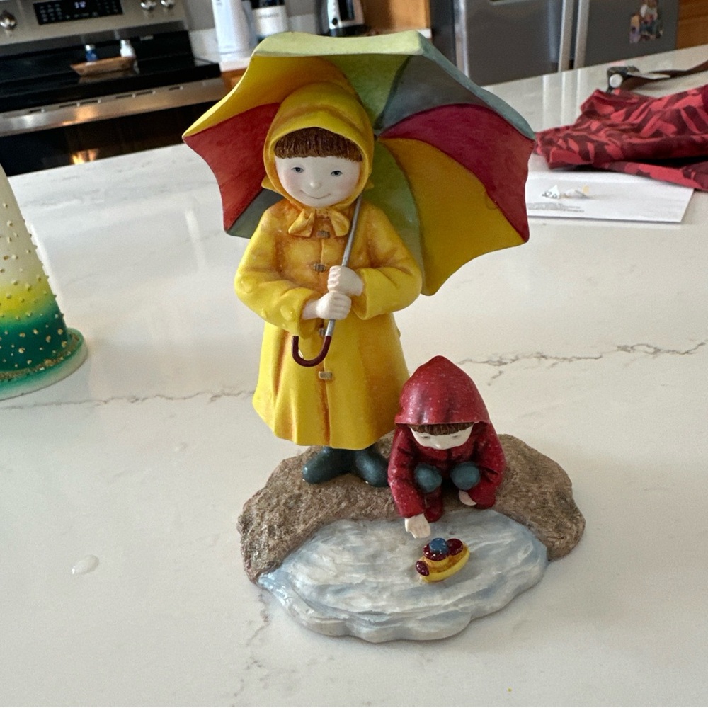 FRIENDS Special Edition Figurine with Colorful Accents